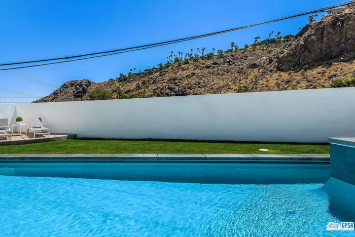2222 S Araby Drive, Palm Springs, California 92264