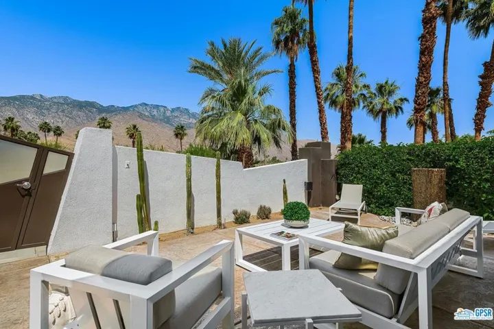 2222 S Araby Drive, Palm Springs, California 92264