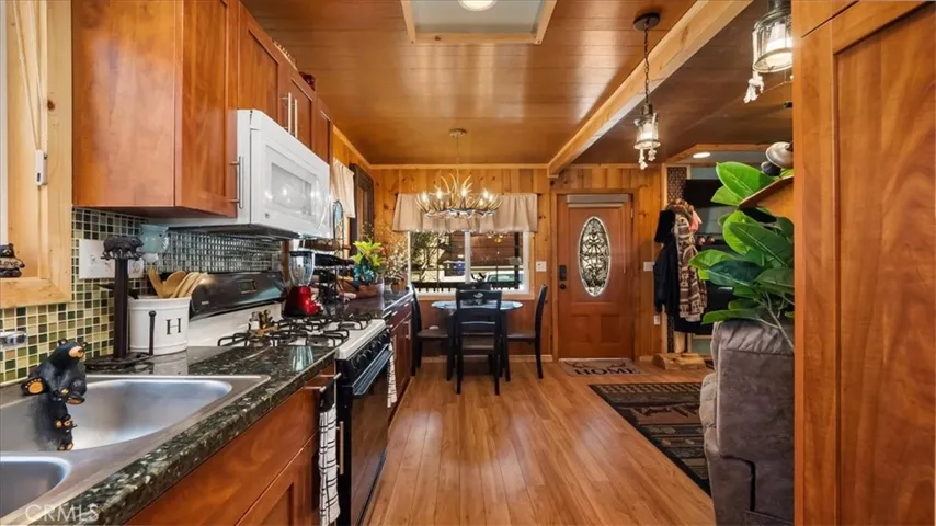 192 Vista Lane, Sugarloaf, California 92386