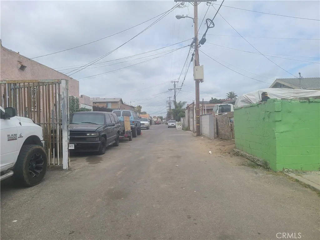 701 E 80th Street, Los Angeles, California 90001 home-pic-7