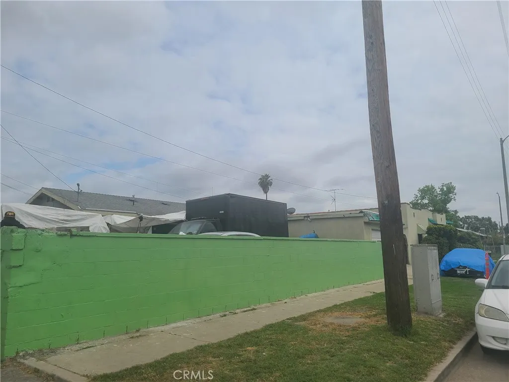 701 E 80th Street, Los Angeles, California 90001 home-pic-8