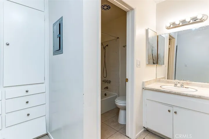 830 S Westlake Avenue, Los Angeles, California 90057