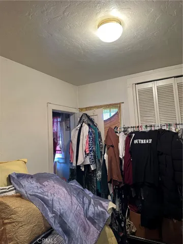 BACK UNIT BEDROOM