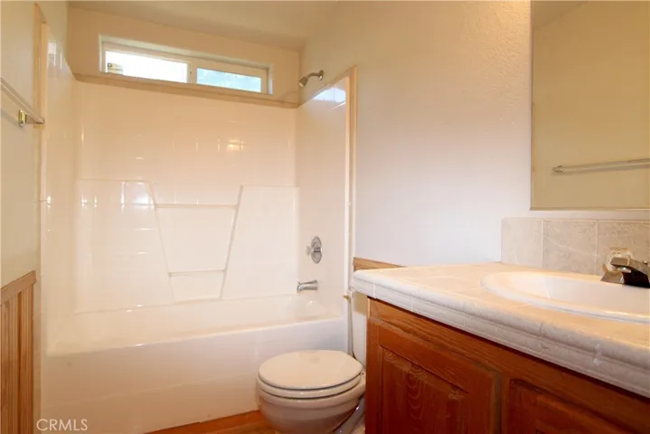 Hall bath with tub/shower