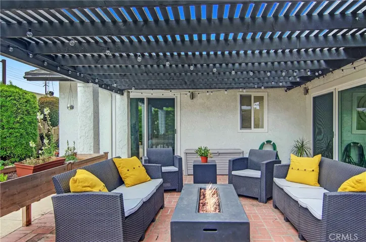 Outdoor private lounge