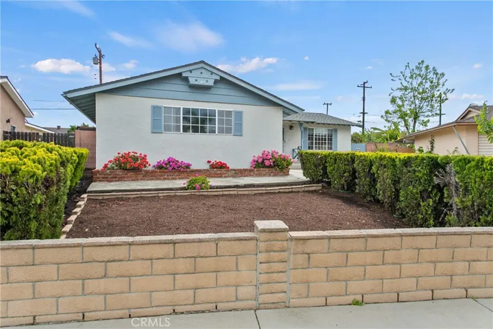 Well maintained front yard.
