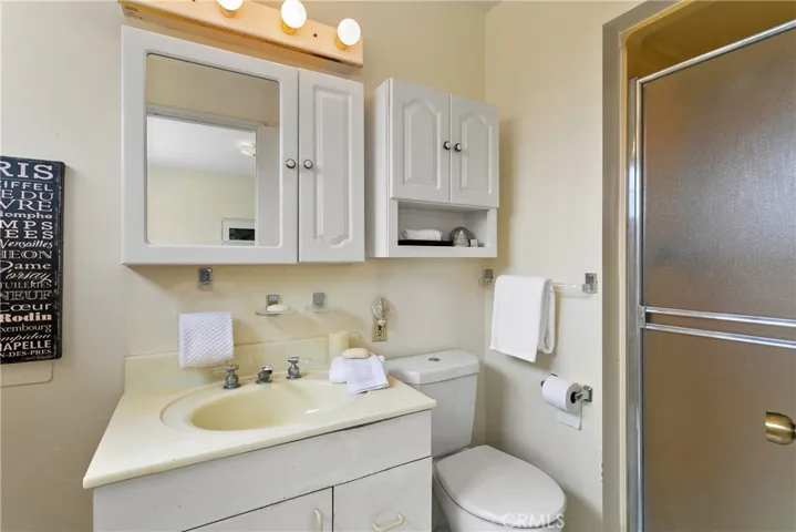 Main bathroom with shower.