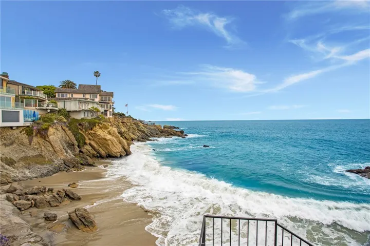 Woods Cove beach is minutes away.