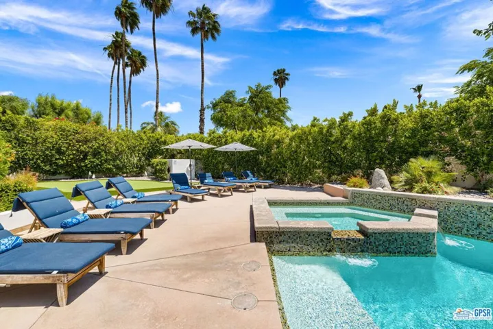 1106 Villa Francea, Palm Springs, California 92262