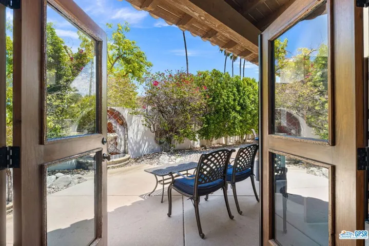 1106 Villa Francea, Palm Springs, California 92262