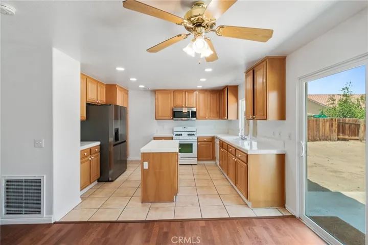 17636 Caprice Way, Victorville, California 92395