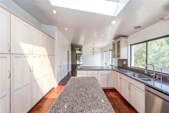 6524 Via Baron, Rancho Palos Verdes, California 90275