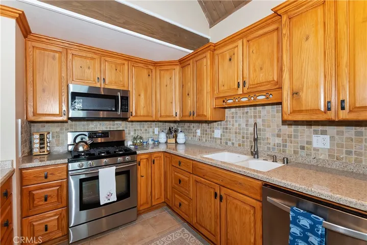 1170 Klondike Drive, Lake Arrowhead, California 92352