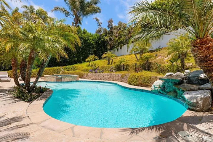 572 Marine View Avenue, Del Mar, California 92014