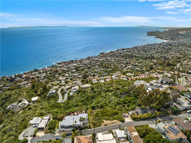 935 Baja Street, Laguna Beach, California 92651