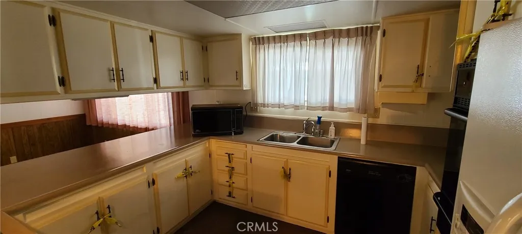 Kitchen w/updated appliances & stainless steel sink!