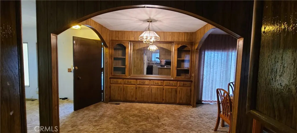Dining Room w/built ins!