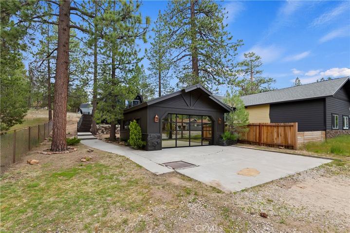 537 Edgemoor Road, Big Bear, California 92315