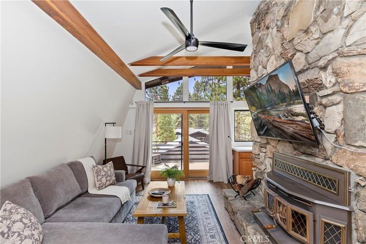537 Edgemoor Road, Big Bear, California 92315