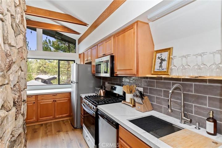 537 Edgemoor Road, Big Bear, California 92315