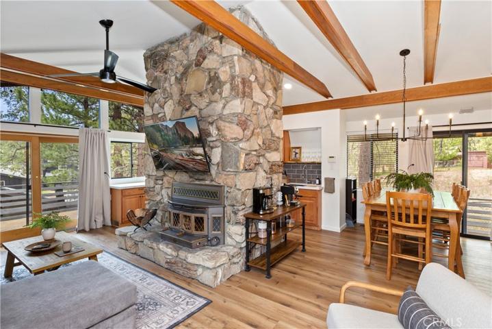 537 Edgemoor Road, Big Bear, California 92315
