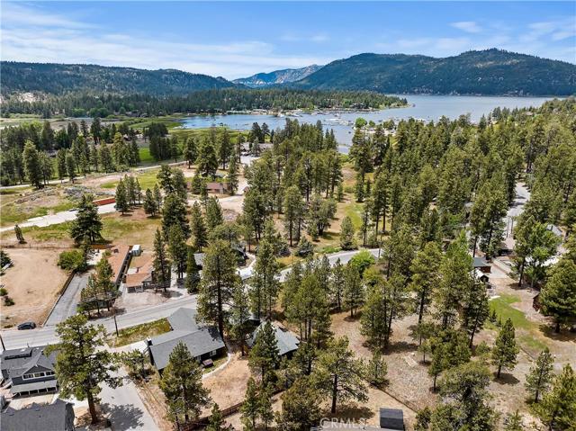 537 Edgemoor Road, Big Bear, California 92315