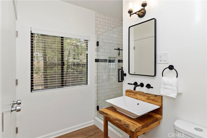 Upstairs Bathroom/Primary Bathroom