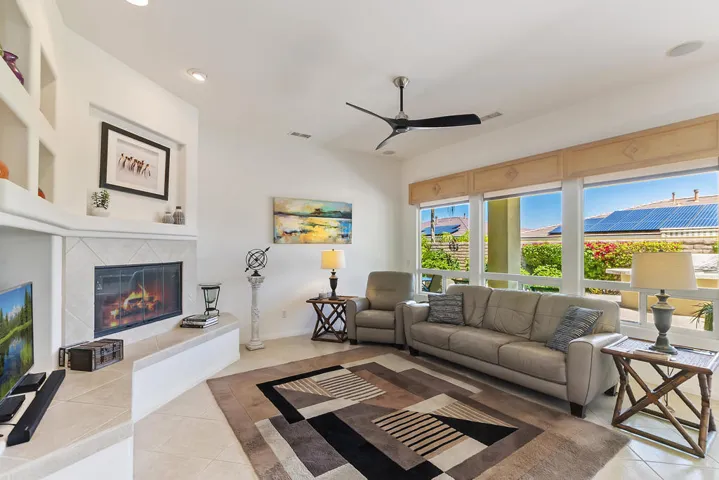 010_Family Room
