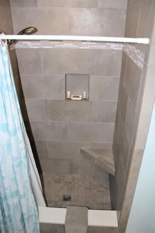 3072 Solimar Beach Drive Guest Bathroom
