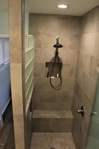 3072 Solimar Beach Drive Master Bathroom