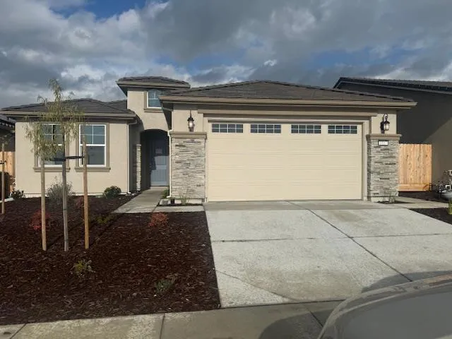 1117 Sunridge Drive, Hollister, California 95023
