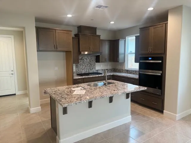 1117 Sunridge Drive, Hollister, California 95023