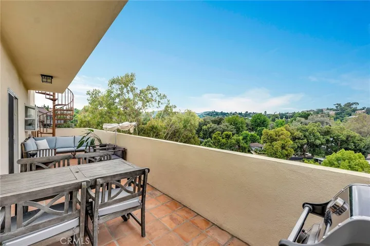 5111 Escobedo Drive, Woodland Hills, California 91364