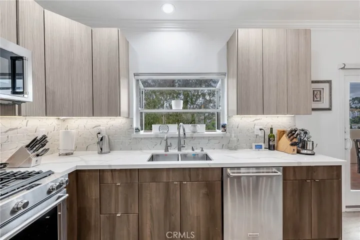 5111 Escobedo Drive, Woodland Hills, California 91364