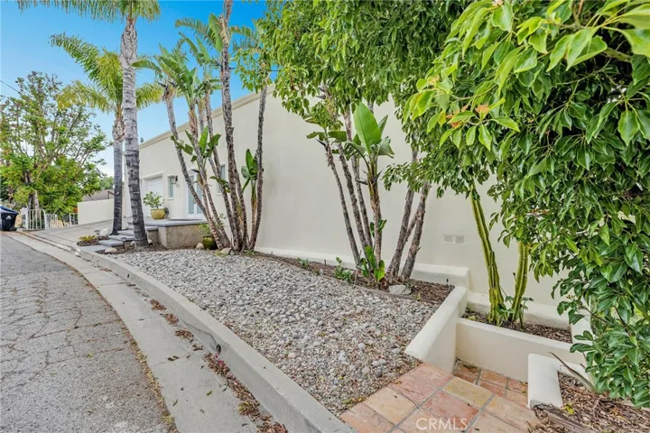 5111 Escobedo Drive, Woodland Hills, California 91364