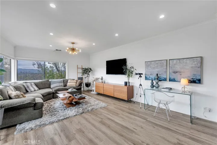 5111 Escobedo Drive, Woodland Hills, California 91364