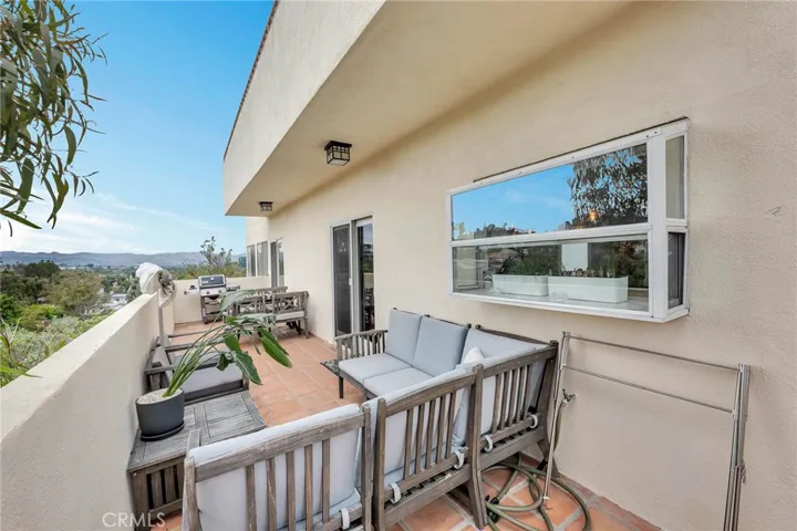 5111 Escobedo Drive, Woodland Hills, California 91364