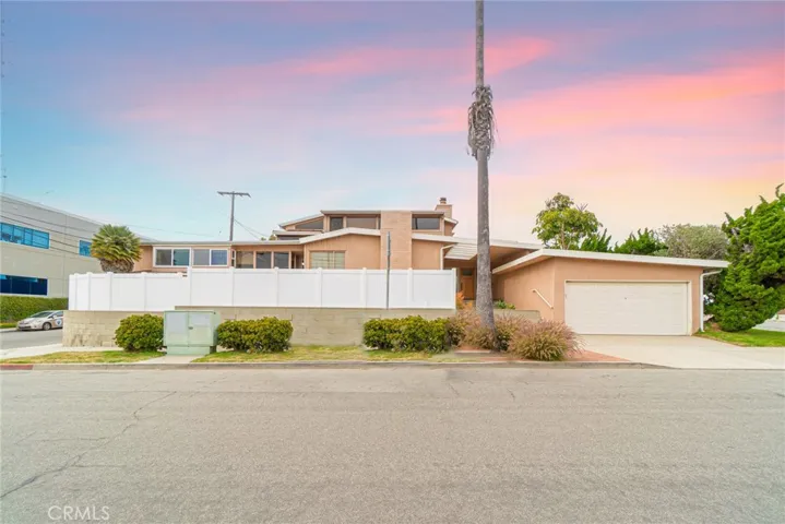 461 Chabela Drive, Manhattan Beach, California 90266