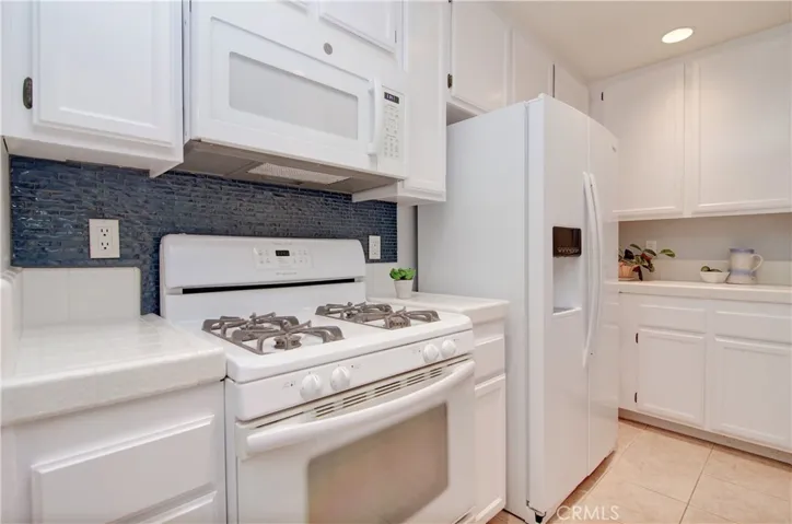 18242 Parkview Lane Unit 101, Huntington Beach, California 92648