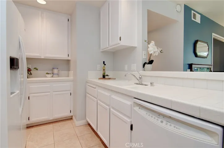 18242 Parkview Lane Unit 101, Huntington Beach, California 92648