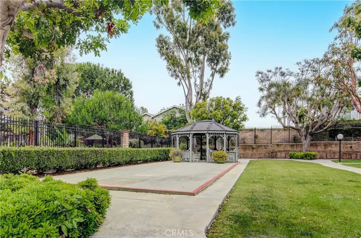 18242 Parkview Lane Unit 101, Huntington Beach, California 92648