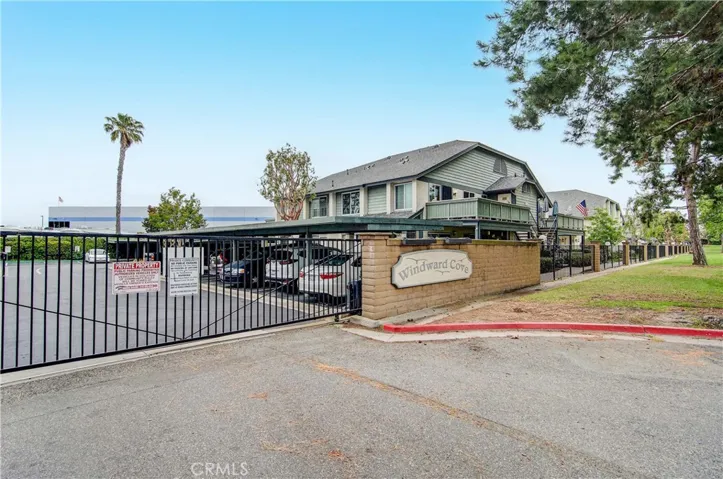 18242 Parkview Lane Unit 101, Huntington Beach, California 92648