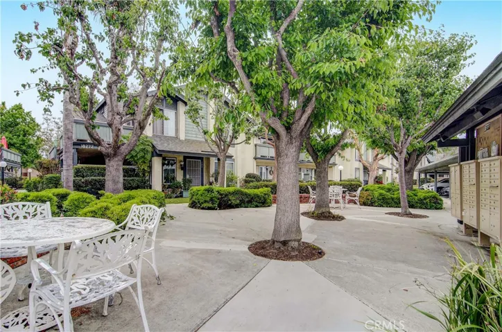 18242 Parkview Lane Unit 101, Huntington Beach, California 92648