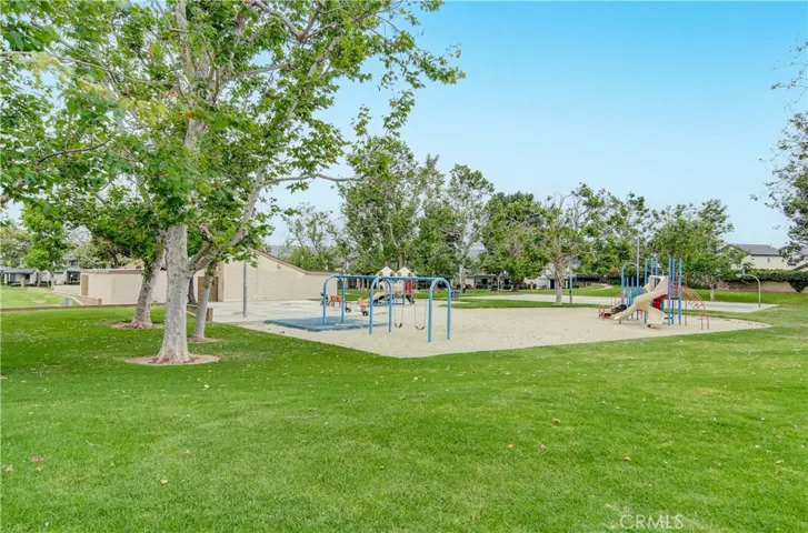18242 Parkview Lane Unit 101, Huntington Beach, California 92648