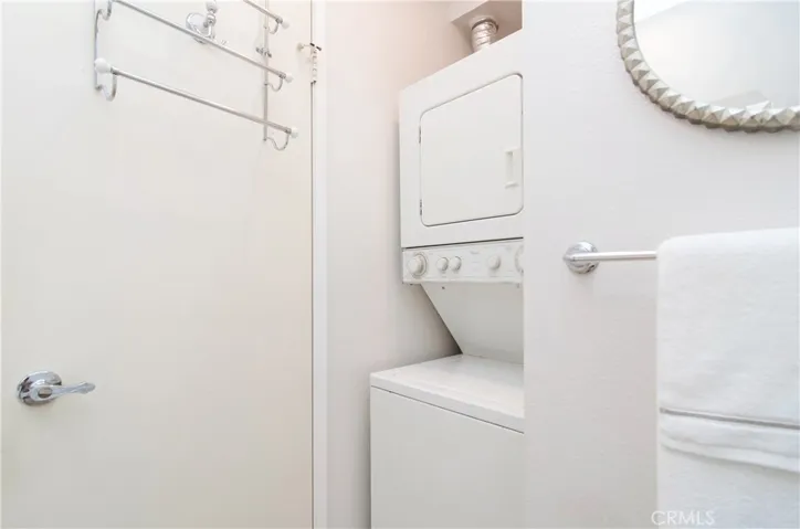 18242 Parkview Lane Unit 101, Huntington Beach, California 92648