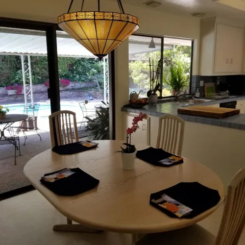 Kitchen Dining Area