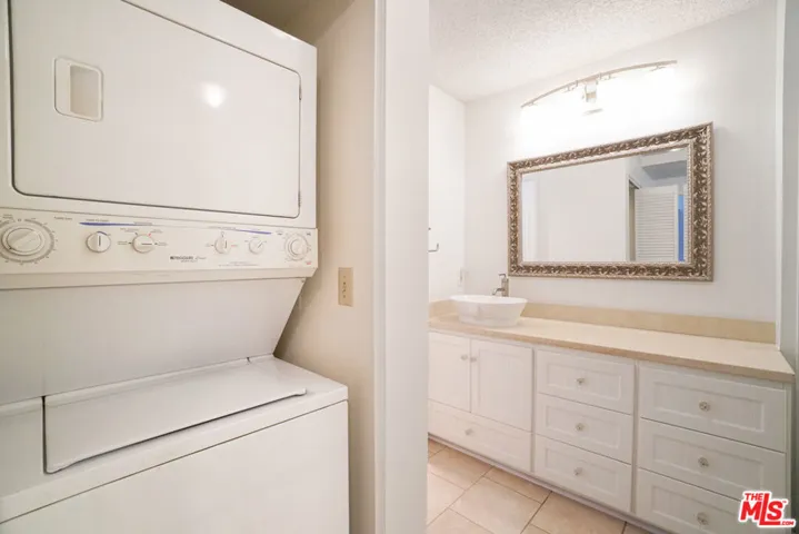 8675 Falmouth Avenue 317, Playa Del Rey, California 90293