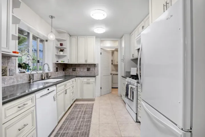 859 Balboa Avenue, Pacific Grove, California 93950