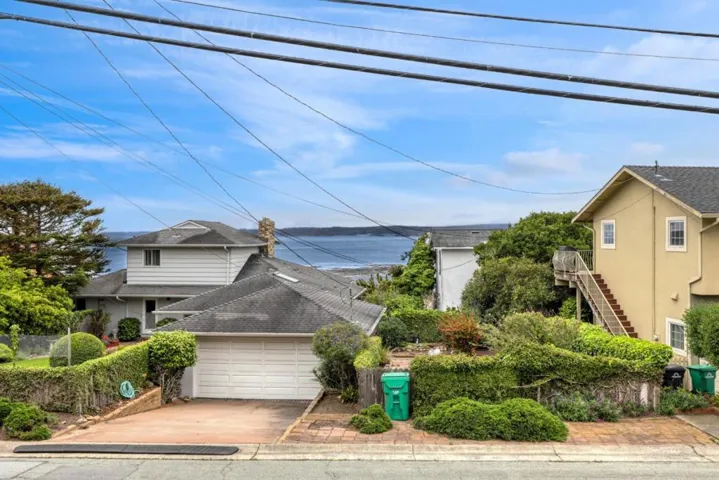 859 Balboa Avenue, Pacific Grove, California 93950