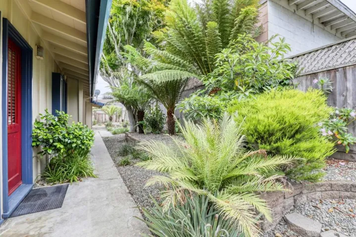 859 Balboa Avenue, Pacific Grove, California 93950